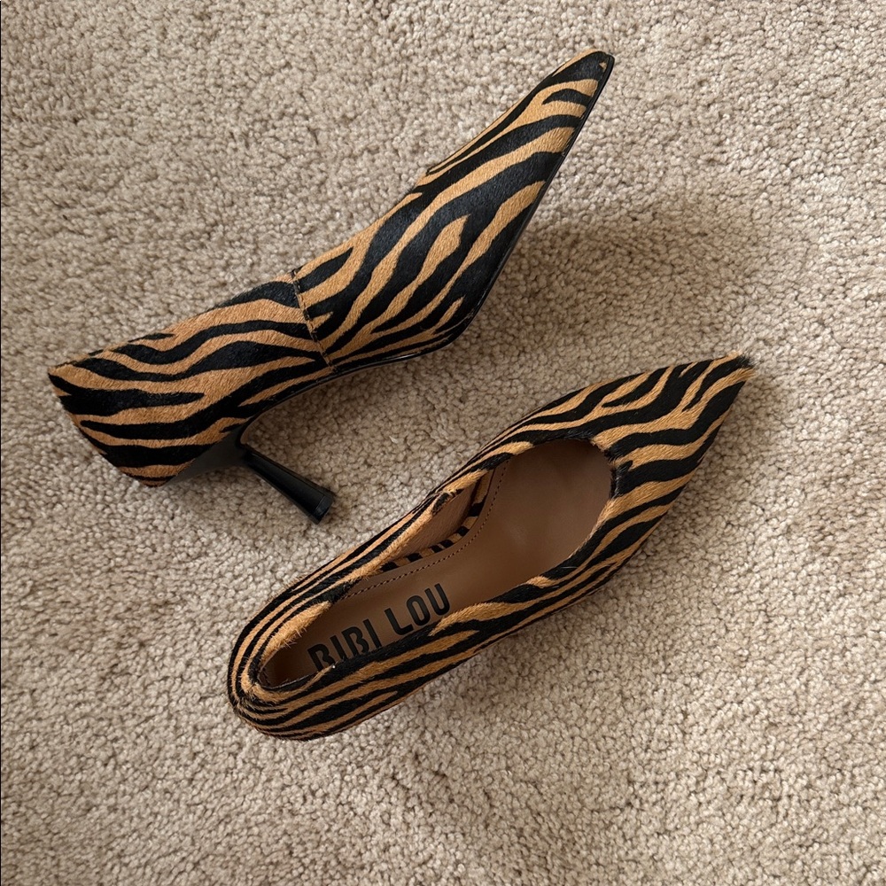 Bibi Lou Tiger Print Pointed Toe Heels in Black & Tan